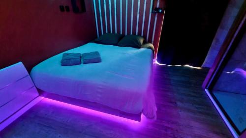 Montigny-sur-Vence Apartment | L&A Home and Spa, baignoire jacuzzi