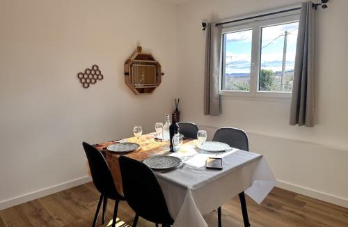 Saint-Michel-l'Observatoire Apartment | L'abeille sous les étoiles