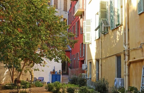 Quartier du Port Apartment | L'Abeille Boutique Apartments