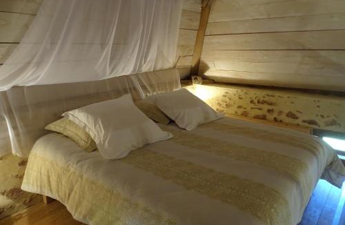 Le Donjon Bed & Breakfast | L'Abrejou