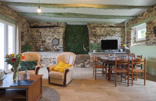 Allineuc House | L'abreuvoir du Leffo