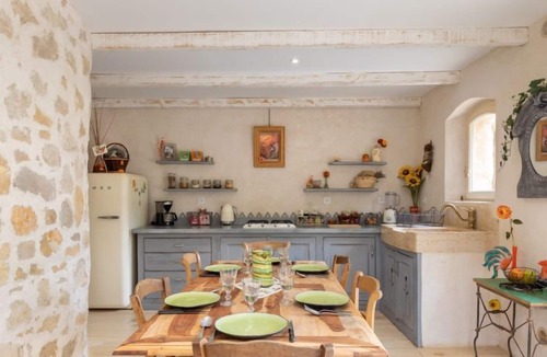 Caderousse House | L'Abri Cotheri by Interhome