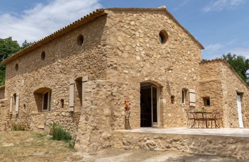 Caderousse House | L'Abri Cotheri by Interhome