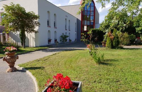 Firminy Hotel | L'Abribis