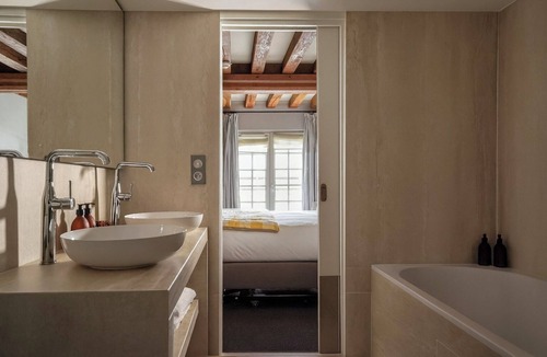 Enclos Hotel | L'Absinthe Hôtel