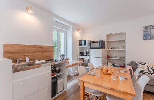 Tortiere House | L'Acacia - Maison pour un séjour serein à Nantes