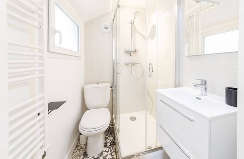 Saint-Serge Apartment | L'Acacia - Studio coquet proche centre