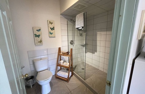 Wolfville Bed & Breakfast | L'Acadie Room -Patio, Downtown