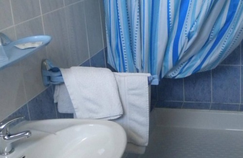 Nissan-lez-Enserune Hotel | L'Acropole