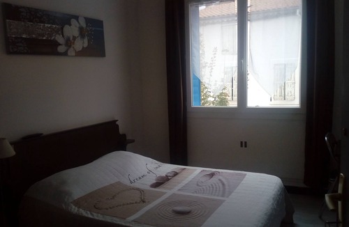 Nissan-lez-Enserune Hotel | L'Acropole