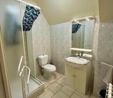 Saint-Come-de-Fresne Apartment | L'Agapanthe, avec accès piscine et jacuzzi