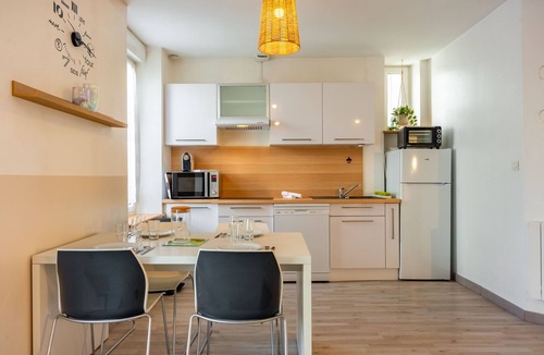 Poincare - Foch - Anatole France - Croix de Bourgogne Apartment | L'agréable de Pierre - 900 m de la gare