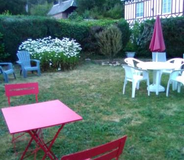 Mesnil-en-Ouche House | L'Ajoussienne