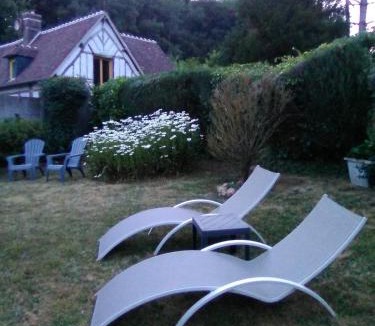 Mesnil-en-Ouche House | L'Ajoussienne