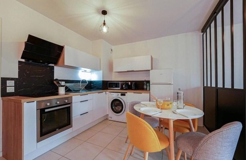 Castelnau-le-Lez Apartment | L'Alba Rosso- Air-conditioning, terrace and parking lot