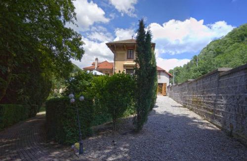 Saint-Rambert-en-Bugey Bed & Breakfast | L'Albarande