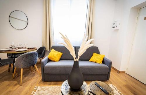 Saint-Quentin Apartment | L'Albatros 012 - Hypercentre * Cosy * Wifi