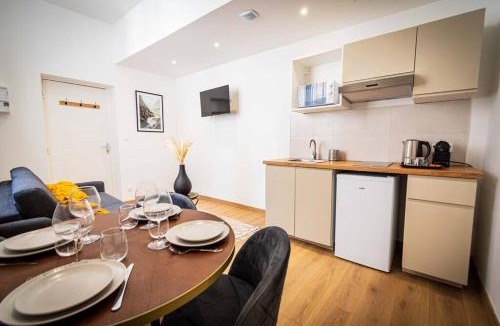 Saint-Quentin Apartment | L'Albatros 012 - Hypercentre * Cosy * Wifi