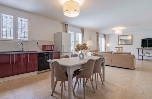 Pernes-les-Fontaines House | L' amandier by Interhome