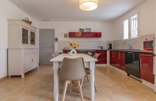 Pernes-les-Fontaines House | L' amandier by Interhome