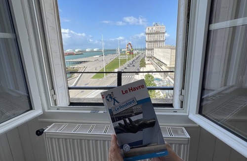 Downtown Le Havre Apartment | L'AMARRAGE APPT PERRET PANORAMIC SEA AND HARBOR VIEW