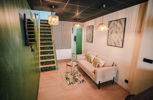 Pont-du-Chateau House | L'Amazone - Jungle Room avec Jacuzzi