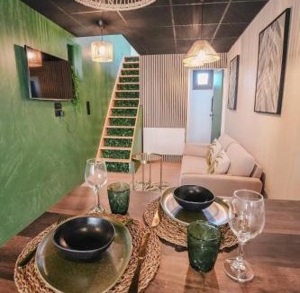 Pont-du-Chateau House | L'Amazone - Jungle Room avec Jacuzzi