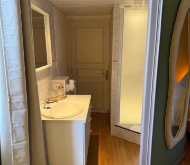 Saint-Jean-Poutge Bed & Breakfast | L'Amirauté sur Baïse