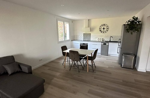 Vedene Apartment | L Amistouso