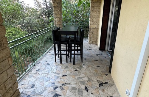 Vedene Apartment | L Amistouso