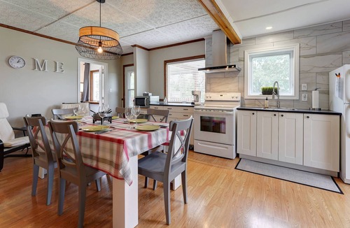 Sainte-Cecile-de-Whitton Ski Chalet | L'Amphora ♥ Lake Access + SPA ✸ Kayak & Sups ✦ Fire Pit