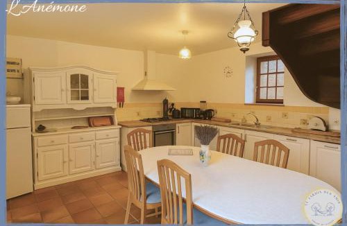 Meyrals House | L' Anémone