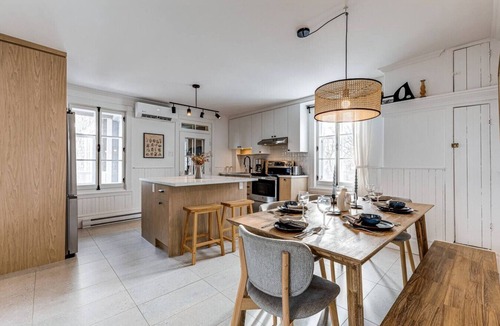 Quartier 5-4 Apartment | L`Ancestrale-3 Bedrooms-1.5 bathroom