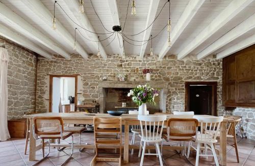 Saint-Dier-dʼAuvergne House | L'ancien Relais de Poste*