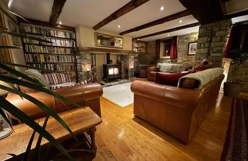 Avajan Ski Chalet | L'Ancienne Poste Exclusive Alpine Chalet