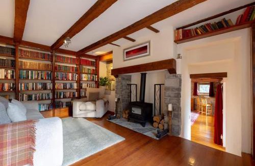 Avajan Ski Chalet | L'Ancienne Poste Exclusive Alpine Chalet