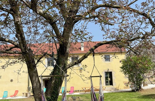 Savoisy Apartment | L'annexe, an atypical gîte