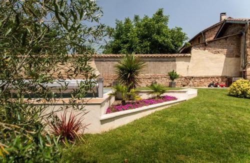 Saint-Etienne-la-Varenne House | L'Annexe au Milieu Des Vignes