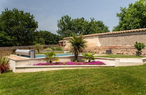 Saint-Etienne-la-Varenne House | L'Annexe au Milieu Des Vignes