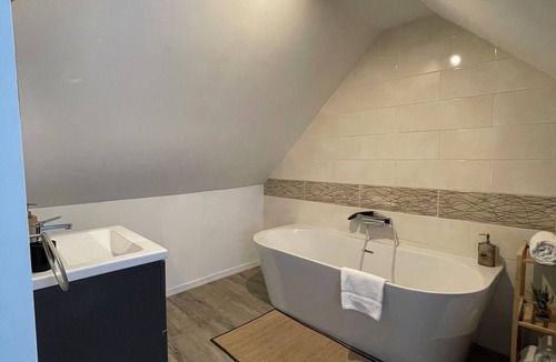 Saint-Genix-sur-Guiers House | L'annexe du Château de Saint Genix