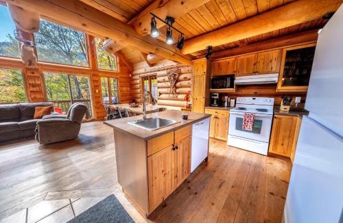 Notre-Dame-Auxiliatrice-de-Buckland Ski Chalet | L'Antaya - SPA Mountain