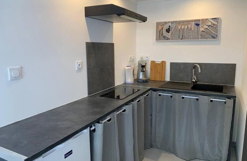 Montrejeau Apartment | L'Anthracite - Vue Pyrénées et Parking facile
