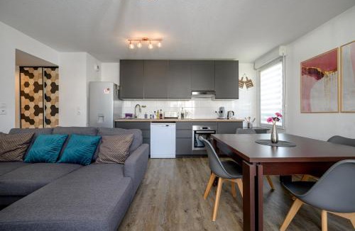 Toulouse South-East Apartment | L antre ensoleillee du Minotaure, Parking