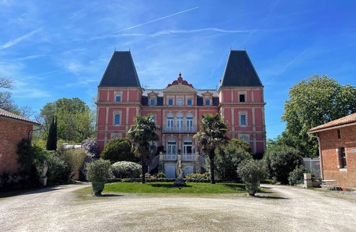 Belberaud House | L'Antre vue - jacuzzi at the château