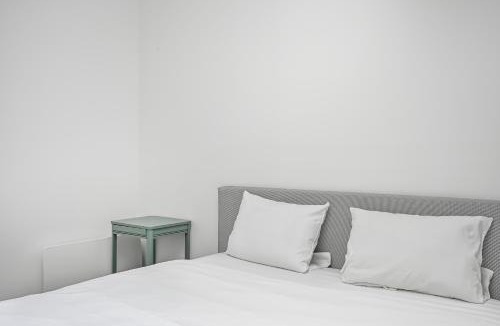Evreux Apartment | L Apparté Beau 2 chb moderne avec jardin privé parking proche centre Évreux