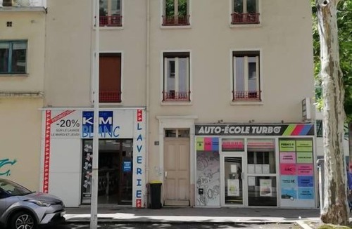 Jean Moulin - Marius Berliet Apartment | L'appart d'Albert - Authentic apartment + garage