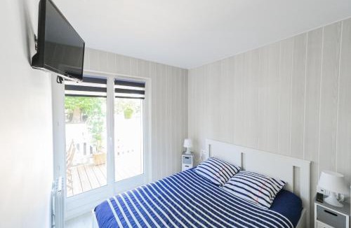 Villers-sur-Mer Apartment | L appart de Villers HYPER centre WI-FI Parking