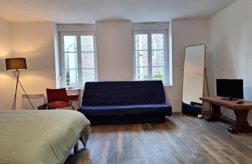 Saint-Cyr-en-Pail Apartment | L'appart des voyageurs sur la N12