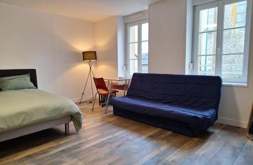 Saint-Cyr-en-Pail Apartment | L'appart des voyageurs sur la N12