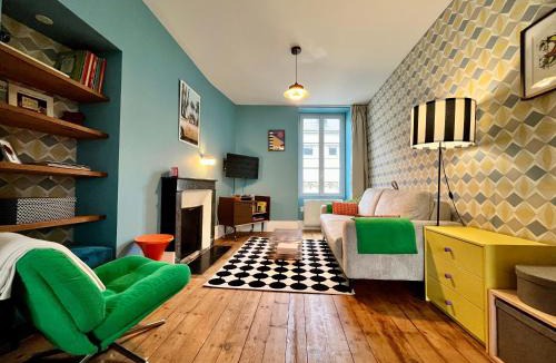 Chateaudun-Bannier Apartment | L appart Pop, ambiance années 70, proche centre, 6 personnes
